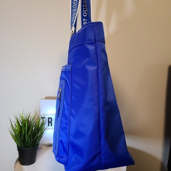 New GUESS Travel Bag Tote - Picture 3 of 7
